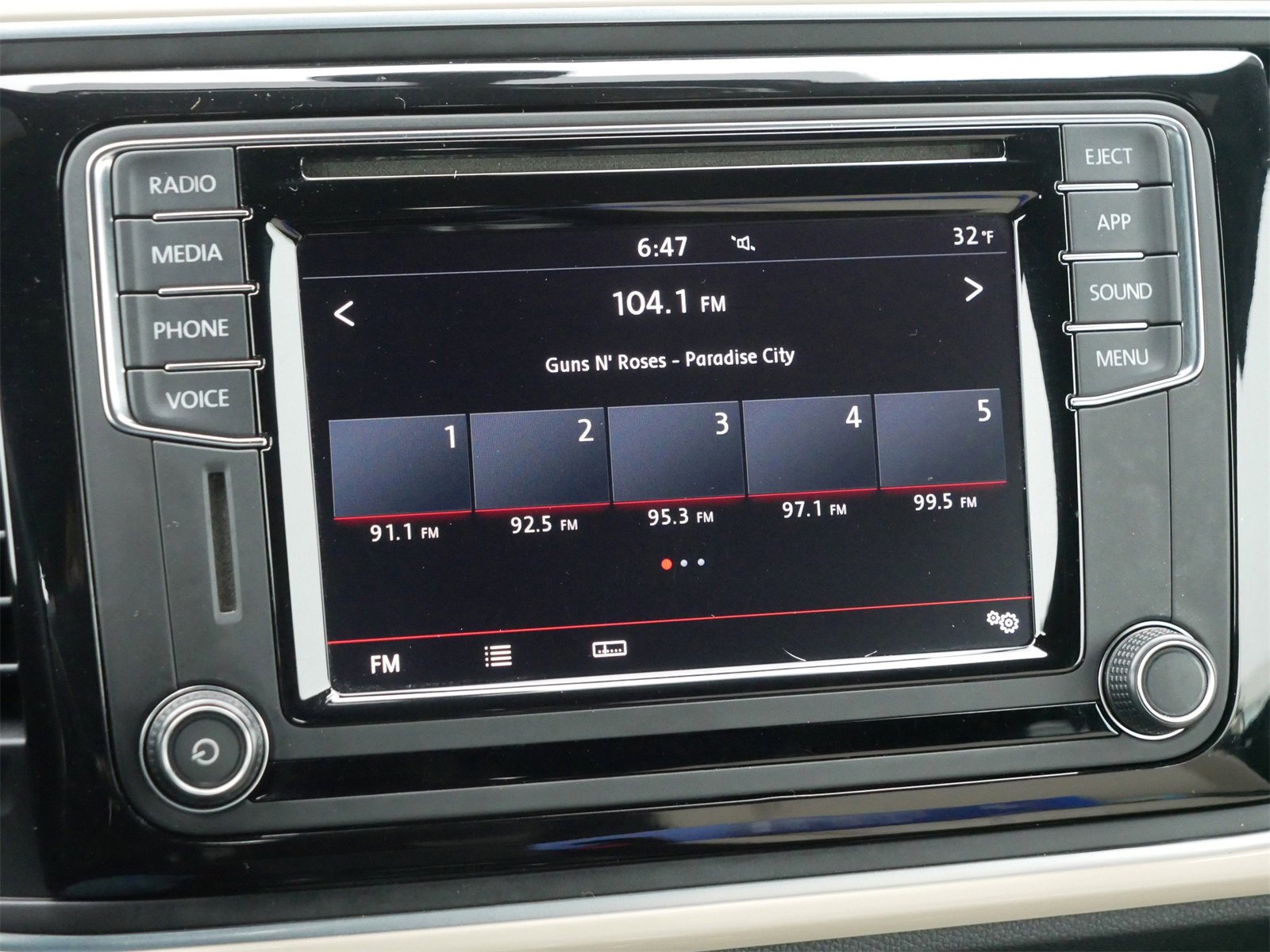 Used 2019 Volkswagen Beetle 2.0T SE image 22