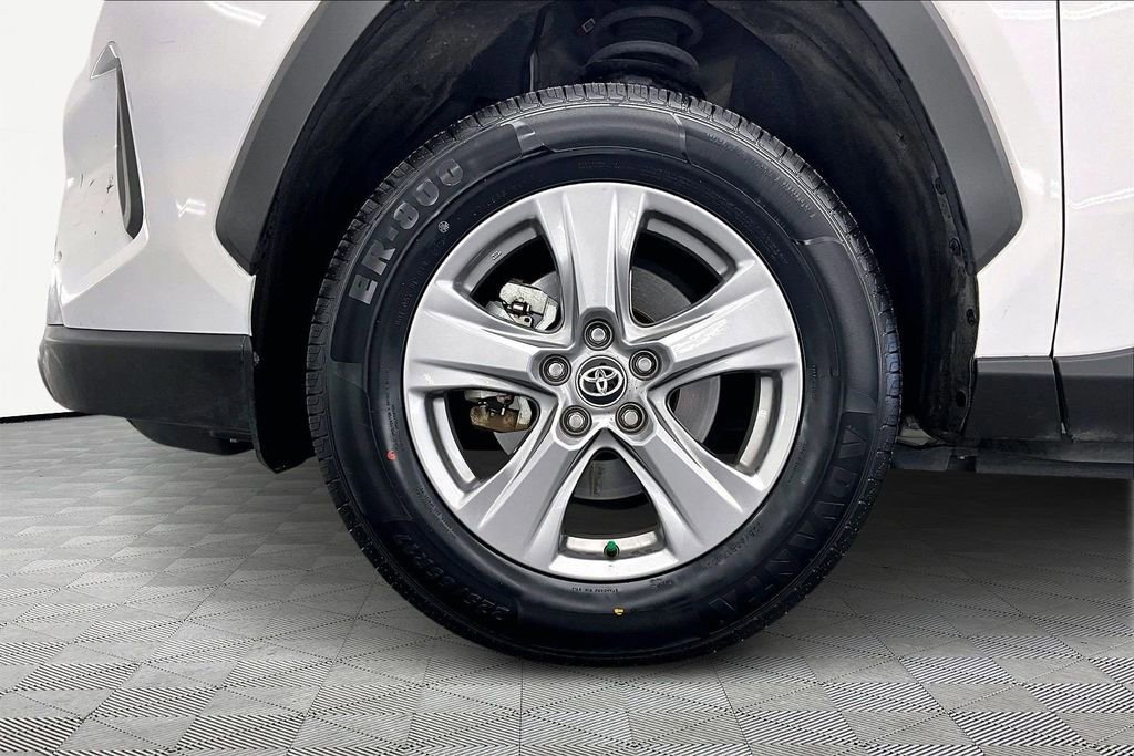 Used 2025 Toyota RAV4 XLE image 11