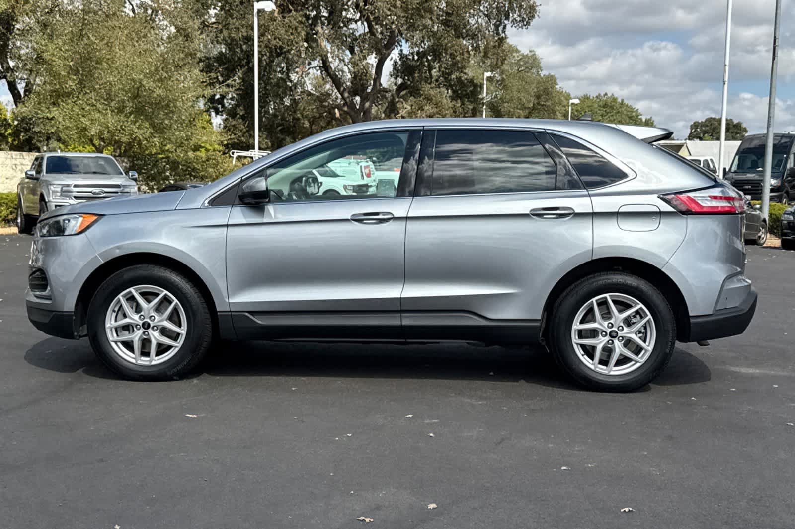 Certified 2024 Ford Edge SEL AWD/4WD image 5