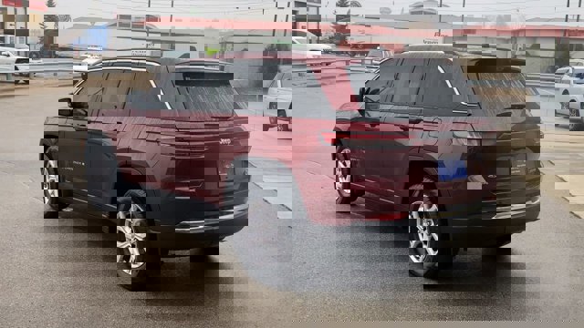 Used 2022 Jeep Grand Cherokee Limited w/ Luxury Tech Group II image 8