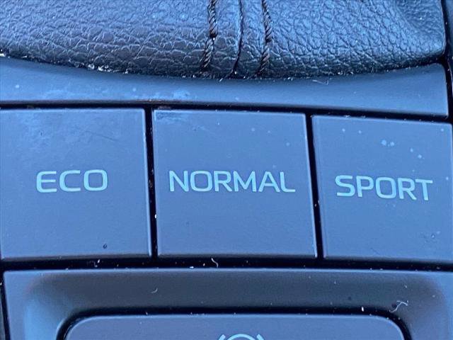 Used 2022 Toyota Camry XSE image 19