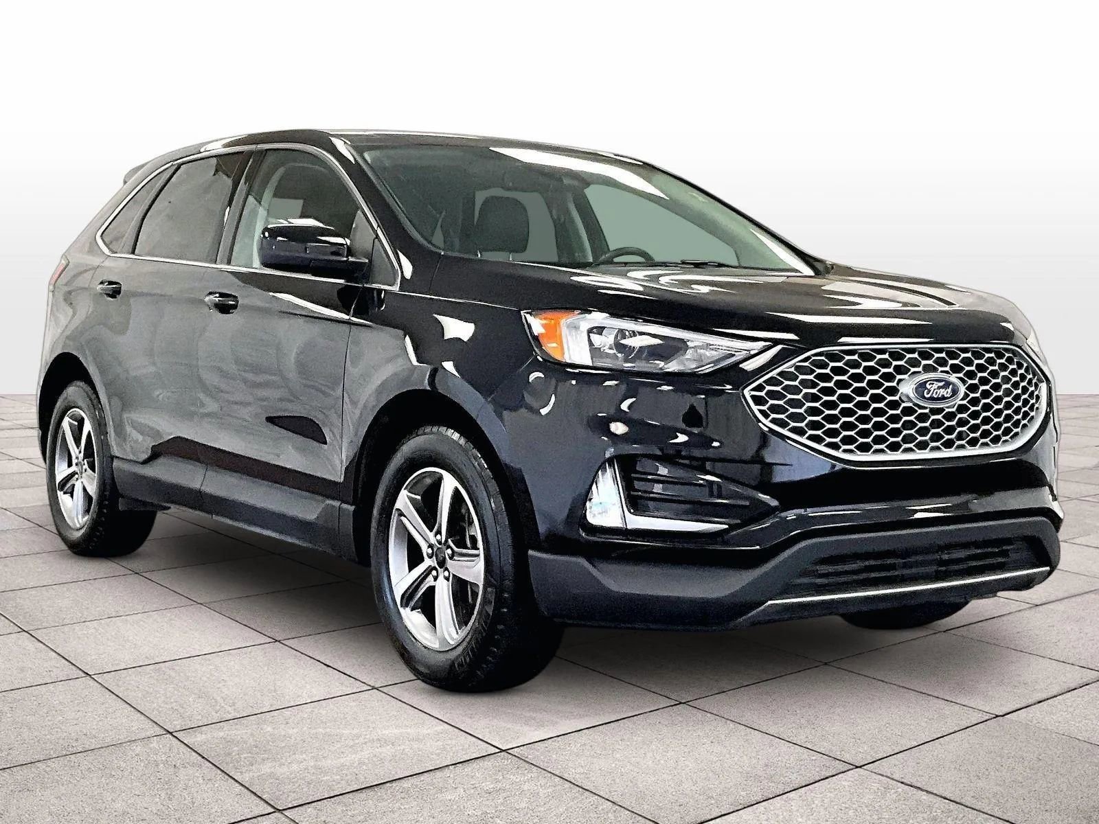 Certified 2023 Ford Edge SEL w/ Convenience Package AWD/4WD image 2
