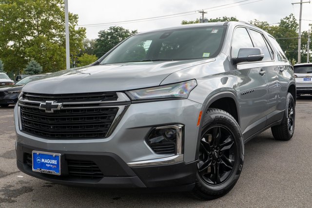 Used 2023 Chevrolet Traverse LT FWD image 1