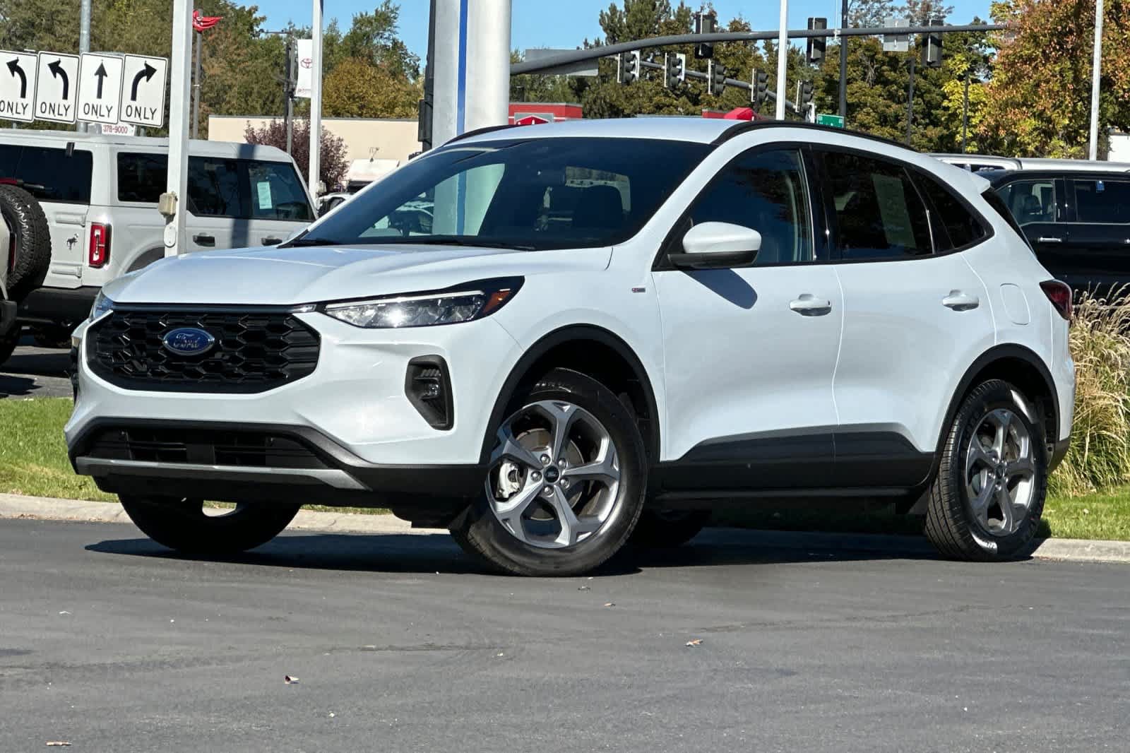 Certified 2025 Ford Escape ST-Line Select AWD/4WD image 1