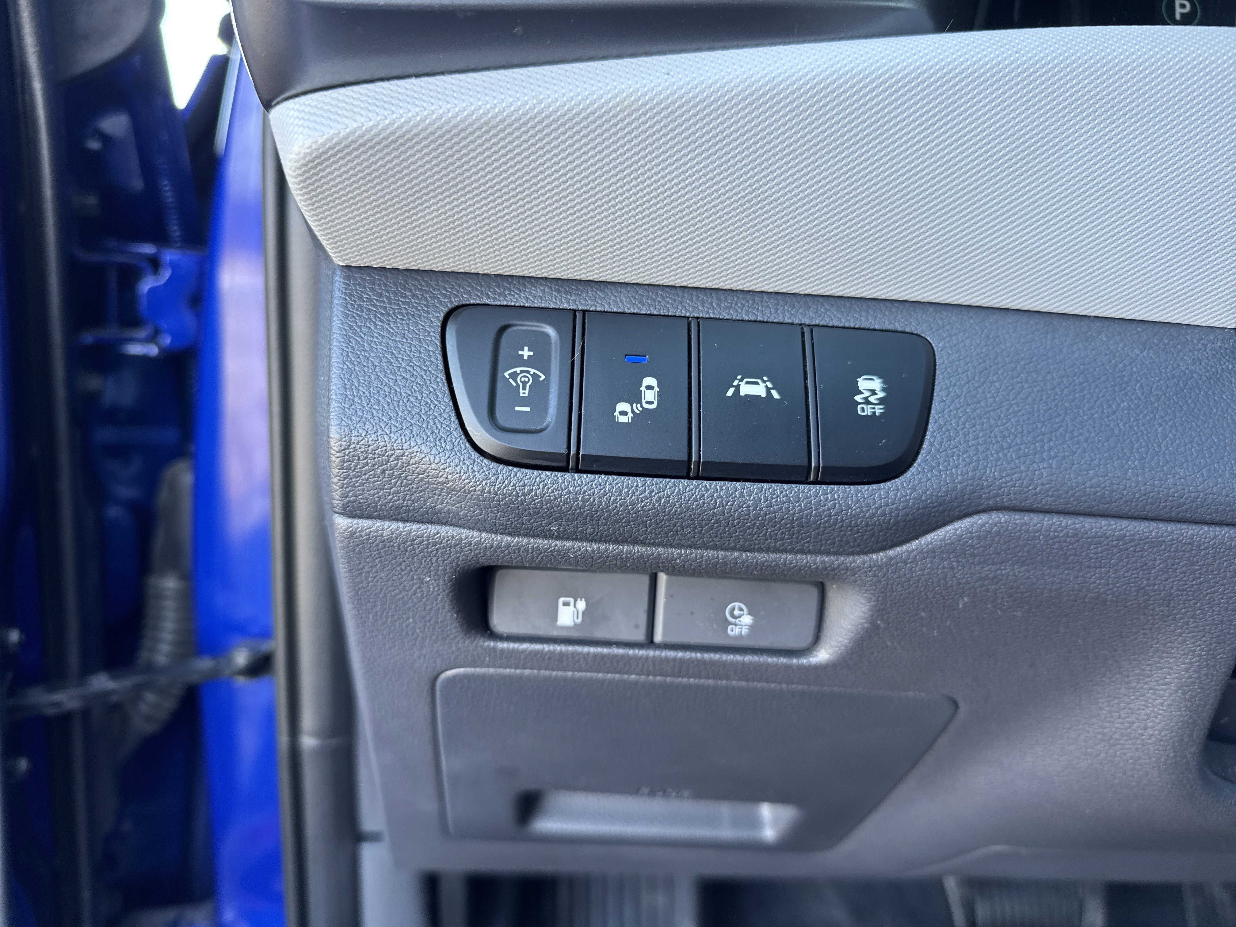 Used 2020 Hyundai Ioniq Limited image 26