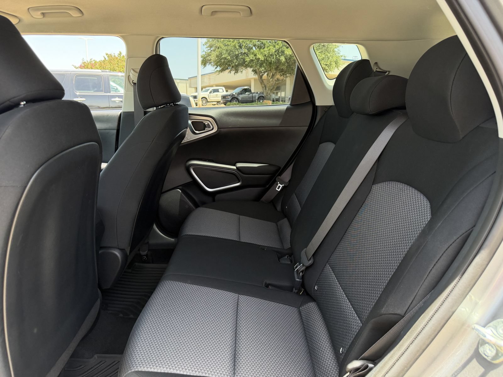 Used 2025 Kia Soul LX w/ LX Technology Package FWD image 27