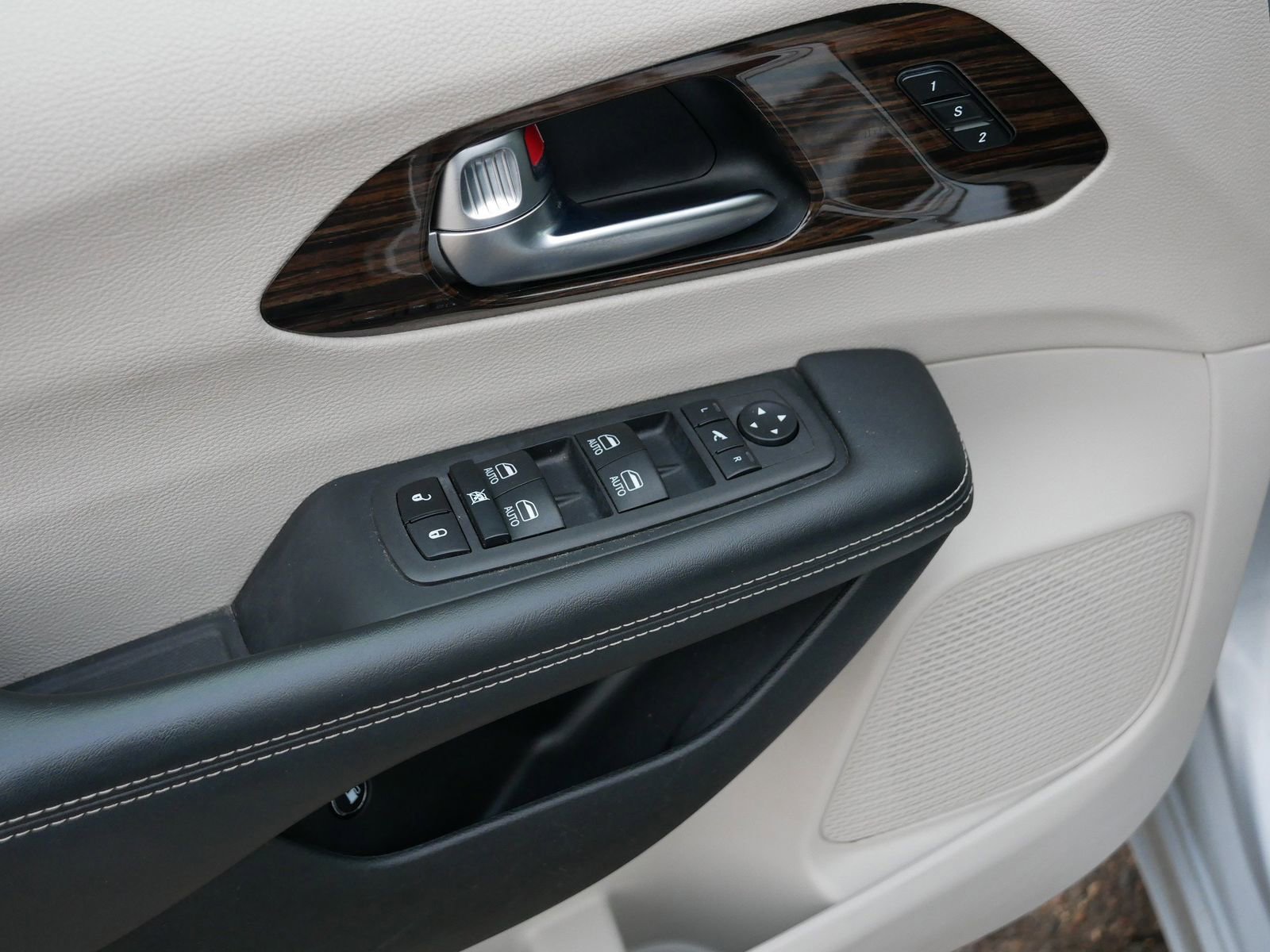 Used 2023 Chrysler Pacifica Limited image 18