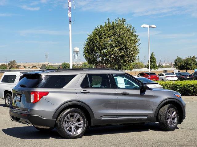 Certified 2021 Ford Explorer XLT w/ Equipment Group 202A RWD image 3