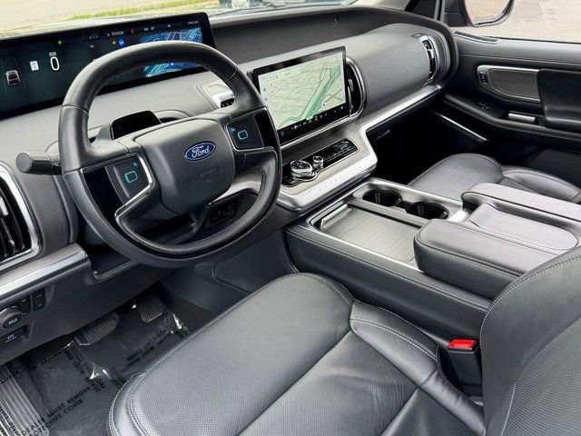 Certified 2025 Ford Expedition Platinum image 16