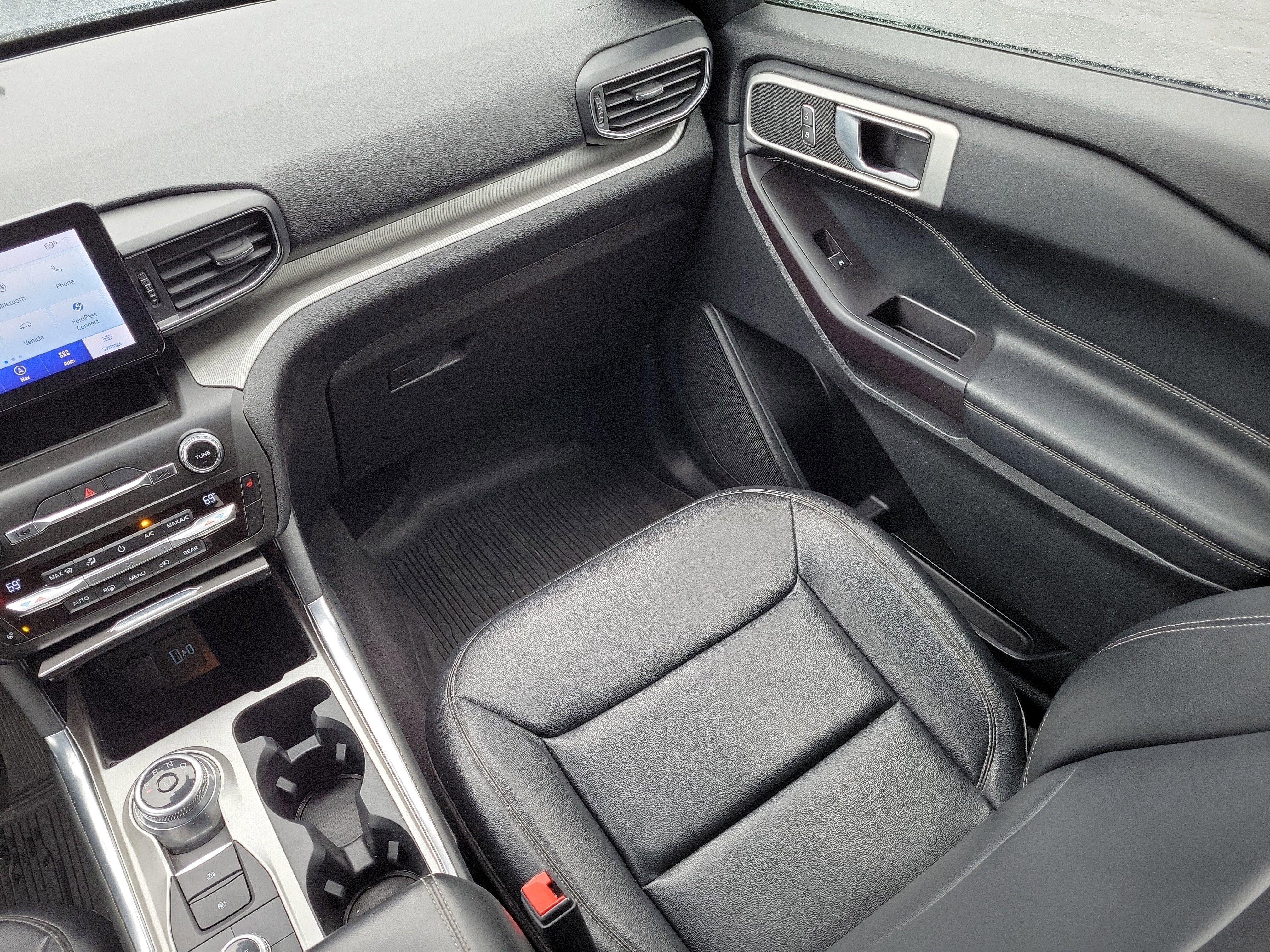 Certified 2020 Ford Explorer XLT w/ Equipment Group 202A image 17