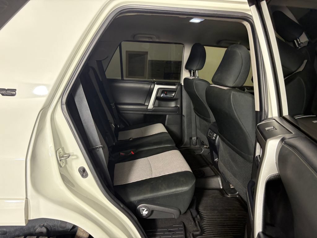 Used 2020 Toyota 4Runner 4WD image 31