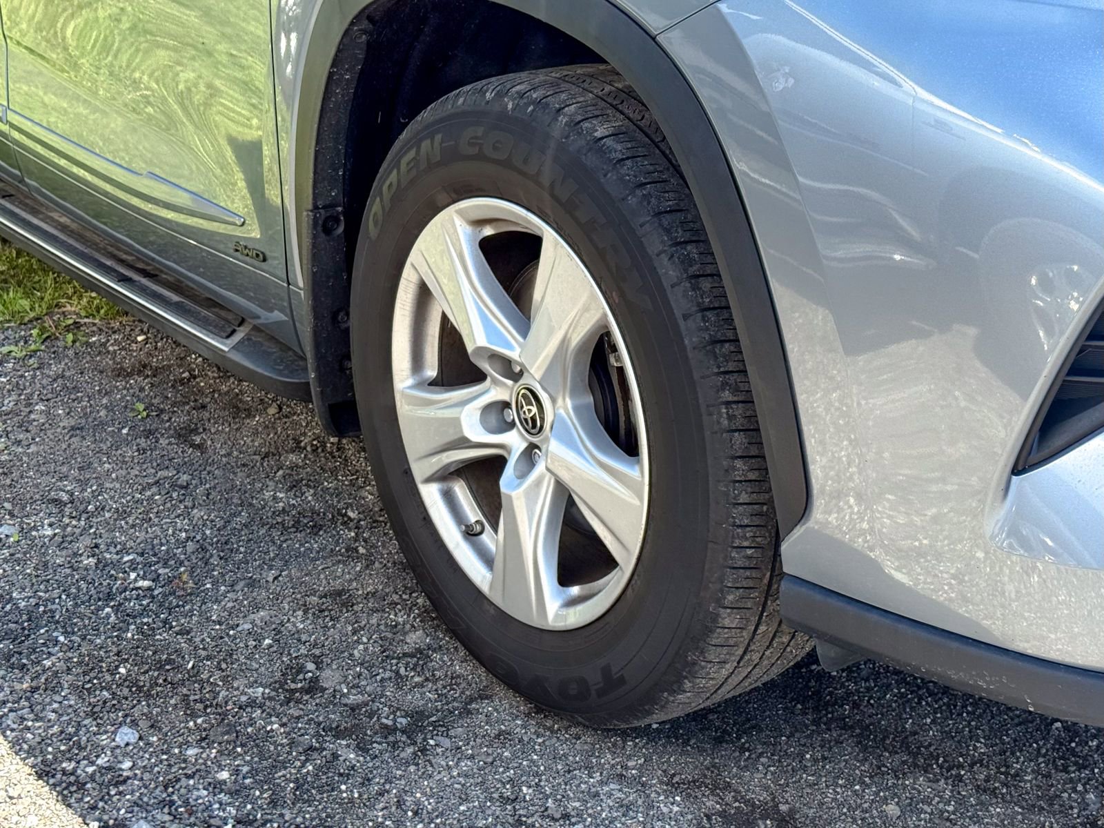 Used 2023 Toyota Highlander LE AWD/4WD image 8