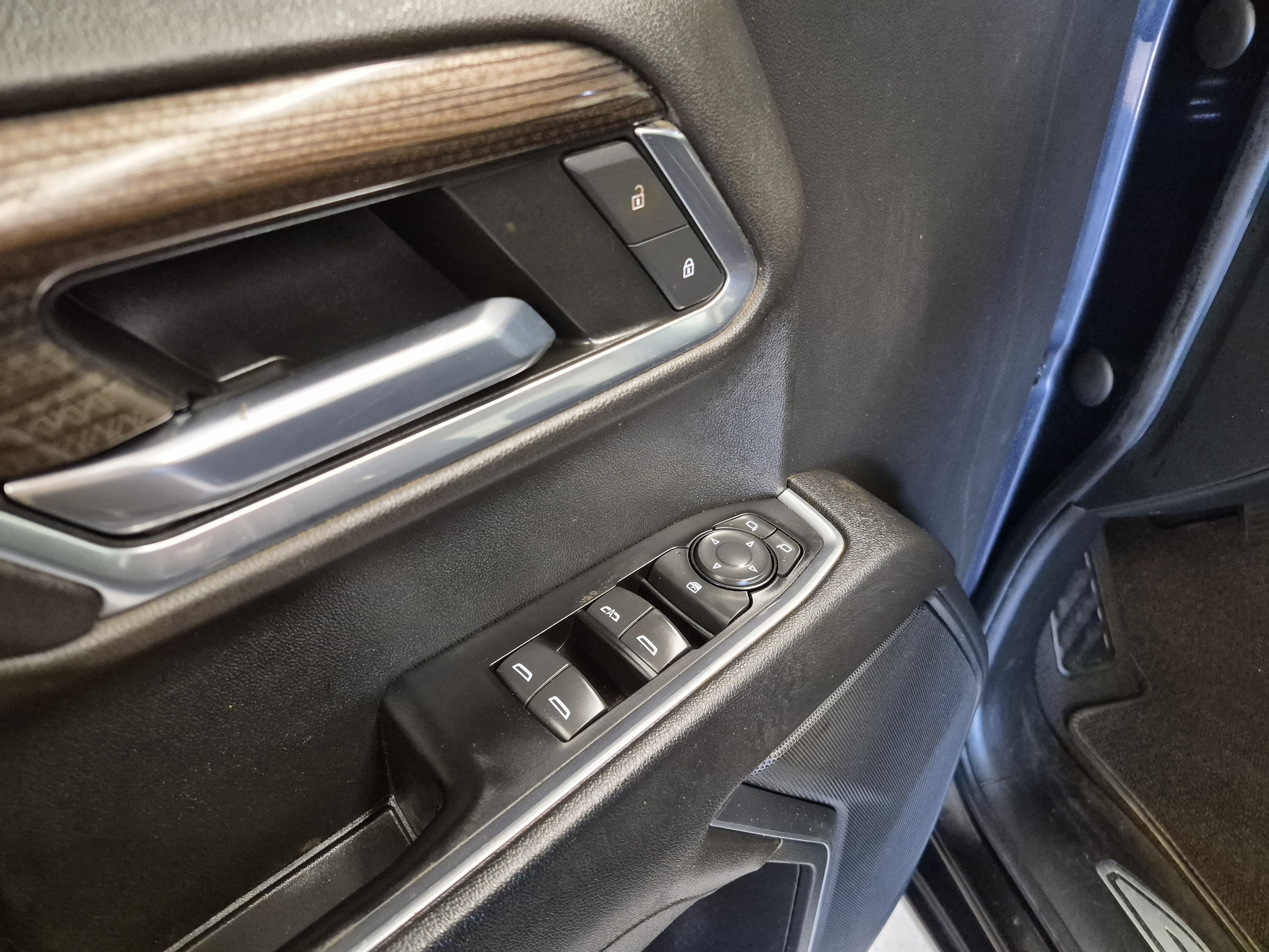 Used 2022 Chevrolet Silverado 1500 LT w/ LPO, Dark Essentials Package AWD/4WD image 12