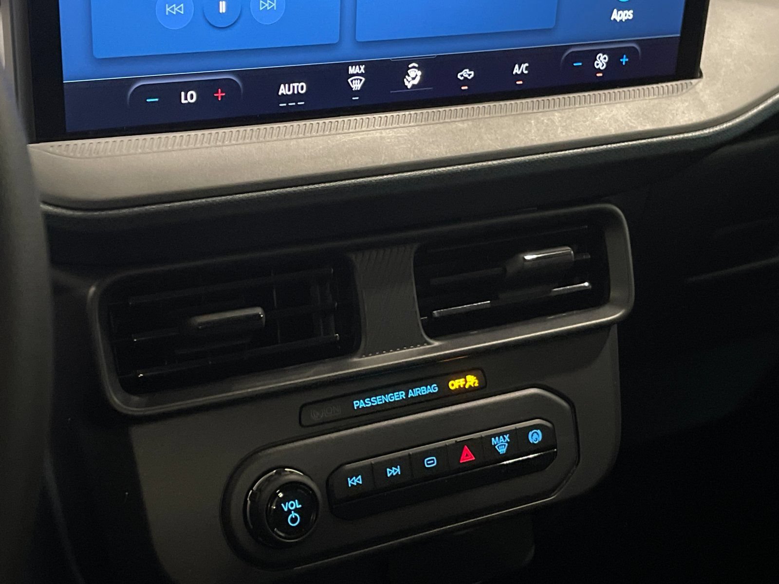 Certified 2025 Ford Maverick XL FWD image 21