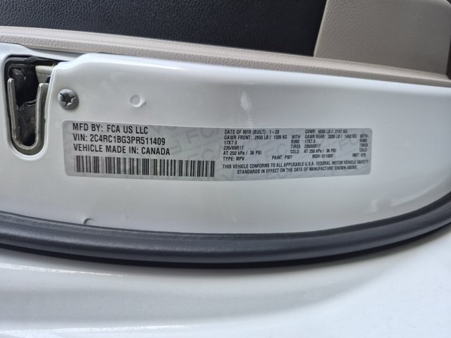 Used 2023 Chrysler Pacifica Touring-L FWD image 31