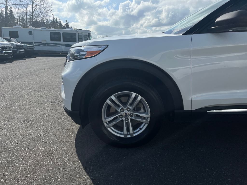 Certified 2024 Ford Explorer XLT w/ Equipment Group 202A AWD/4WD image 32