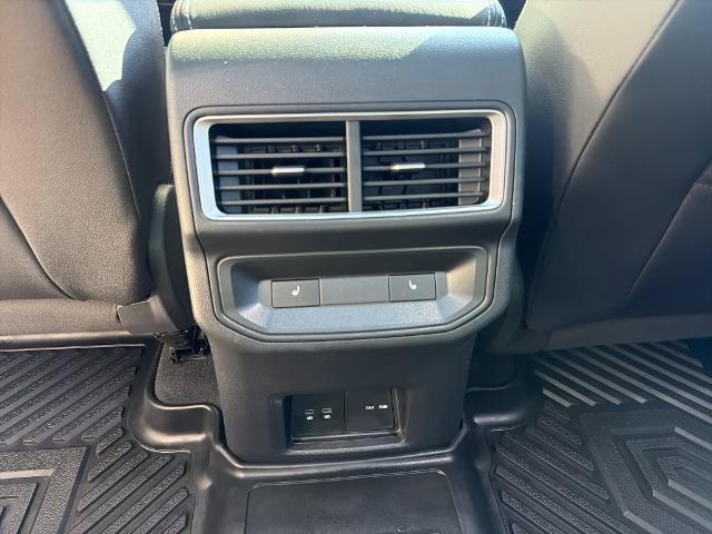 Used 2026 Volkswagen Atlas Cross Sport SEL Premium R-Line AWD/4WD image 33