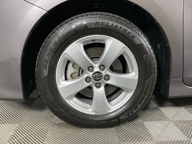 Used 2020 Toyota Sienna L image 10