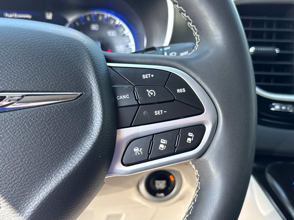 Used 2024 Chrysler Pacifica Touring-L FWD image 28