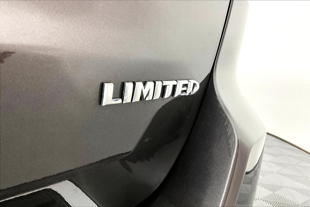 Used 2020 Jeep Grand Cherokee Limited AWD/4WD image 14