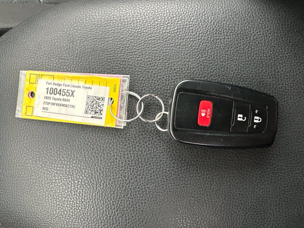 Used 2025 Toyota RAV4 XLE AWD/4WD image 53