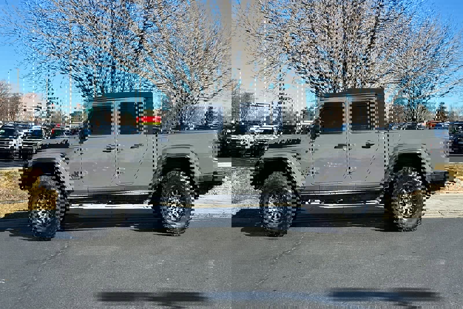 Used 2023 Jeep Gladiator Sport image 5