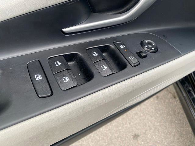 Used 2025 Hyundai Elantra Limited w/ Cargo Package image 13