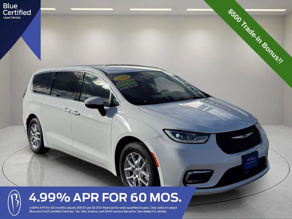 Used 2023 Chrysler Pacifica Touring-L FWD image 1