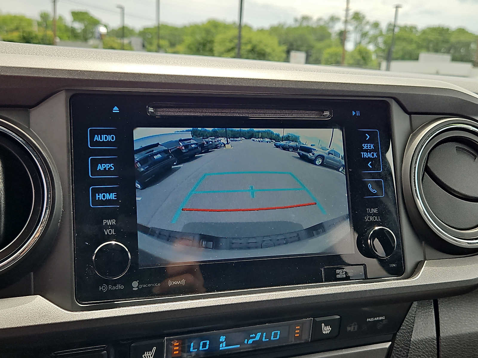 Used 2018 Toyota Tacoma TRD Off-Road w/ Technology Package AWD/4WD image 17
