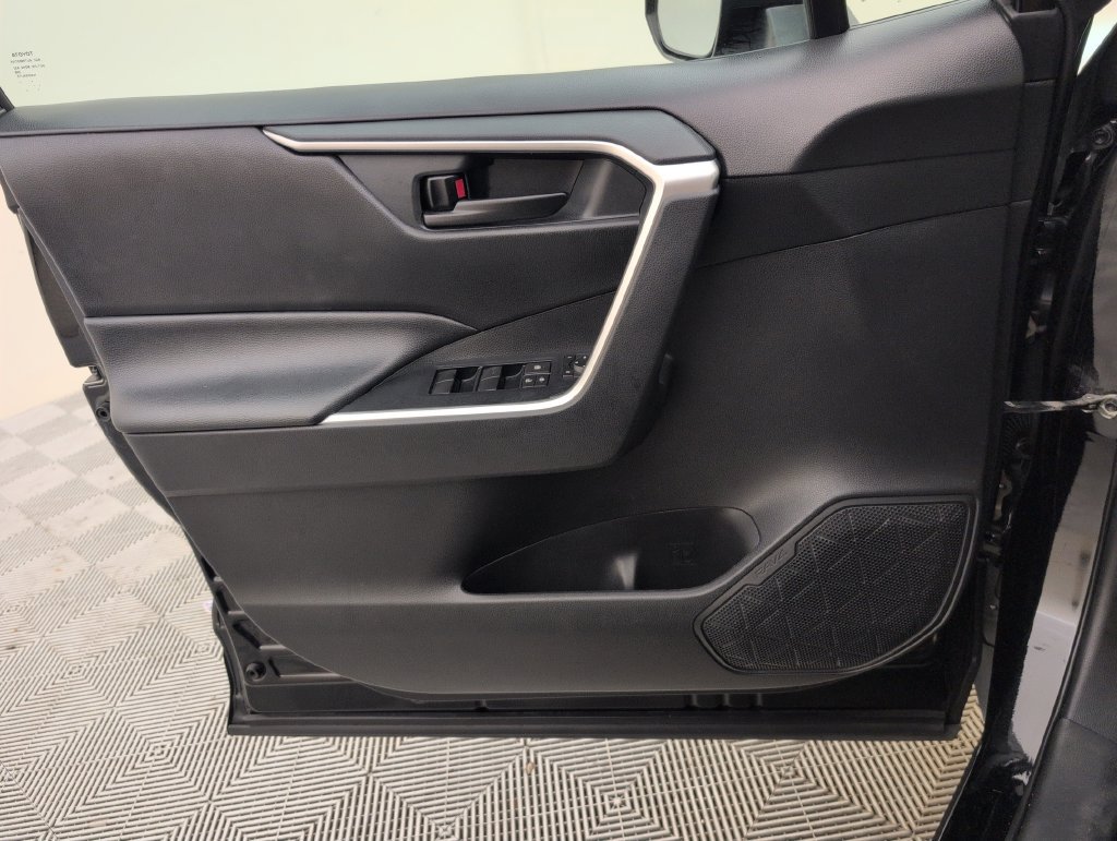 Used 2020 Toyota RAV4 LE FWD image 30