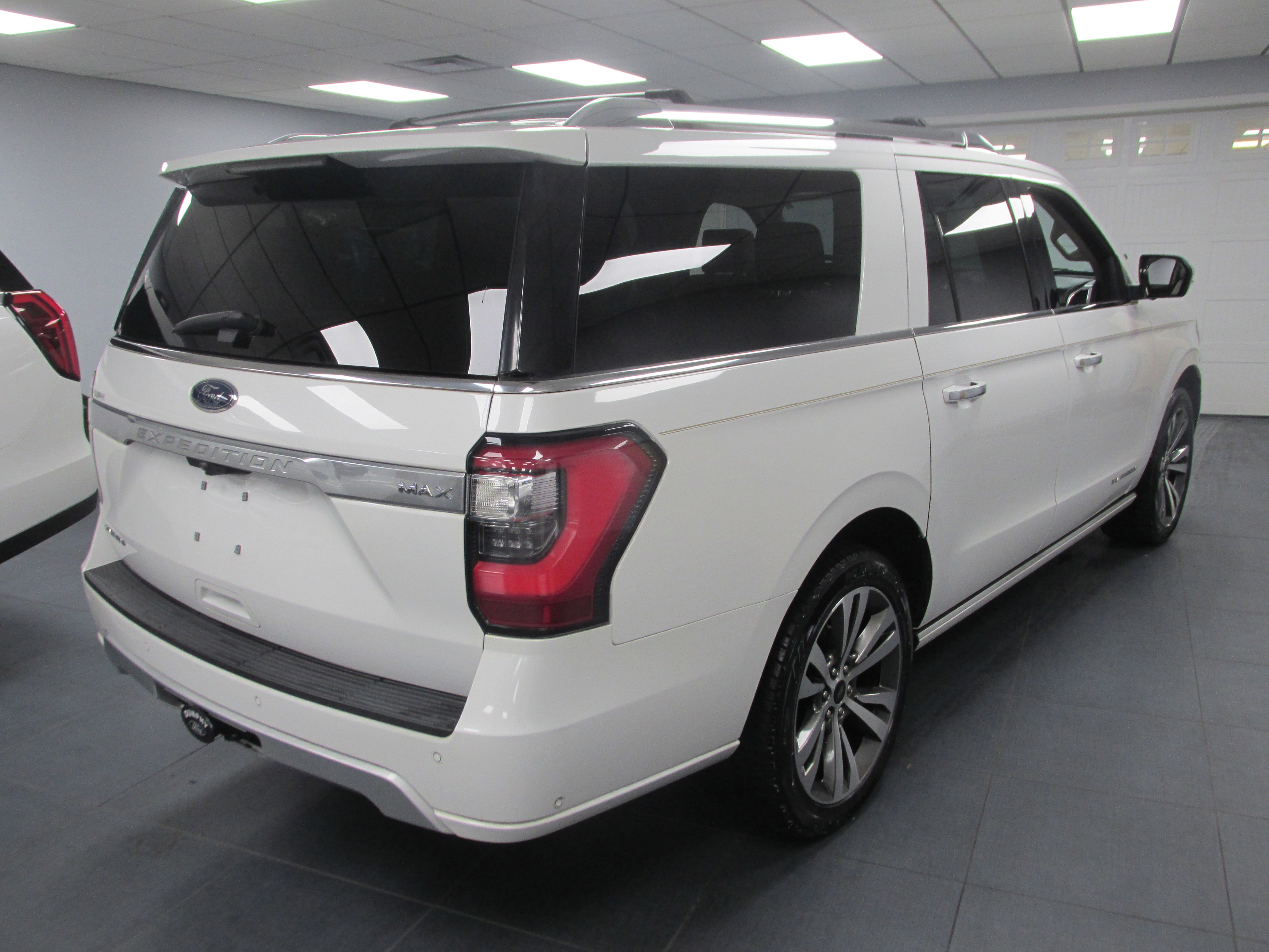 Certified 2020 Ford Expedition Max Platinum image 2