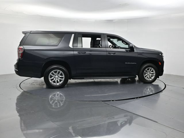 Used 2023 Chevrolet Suburban LT RWD image 2