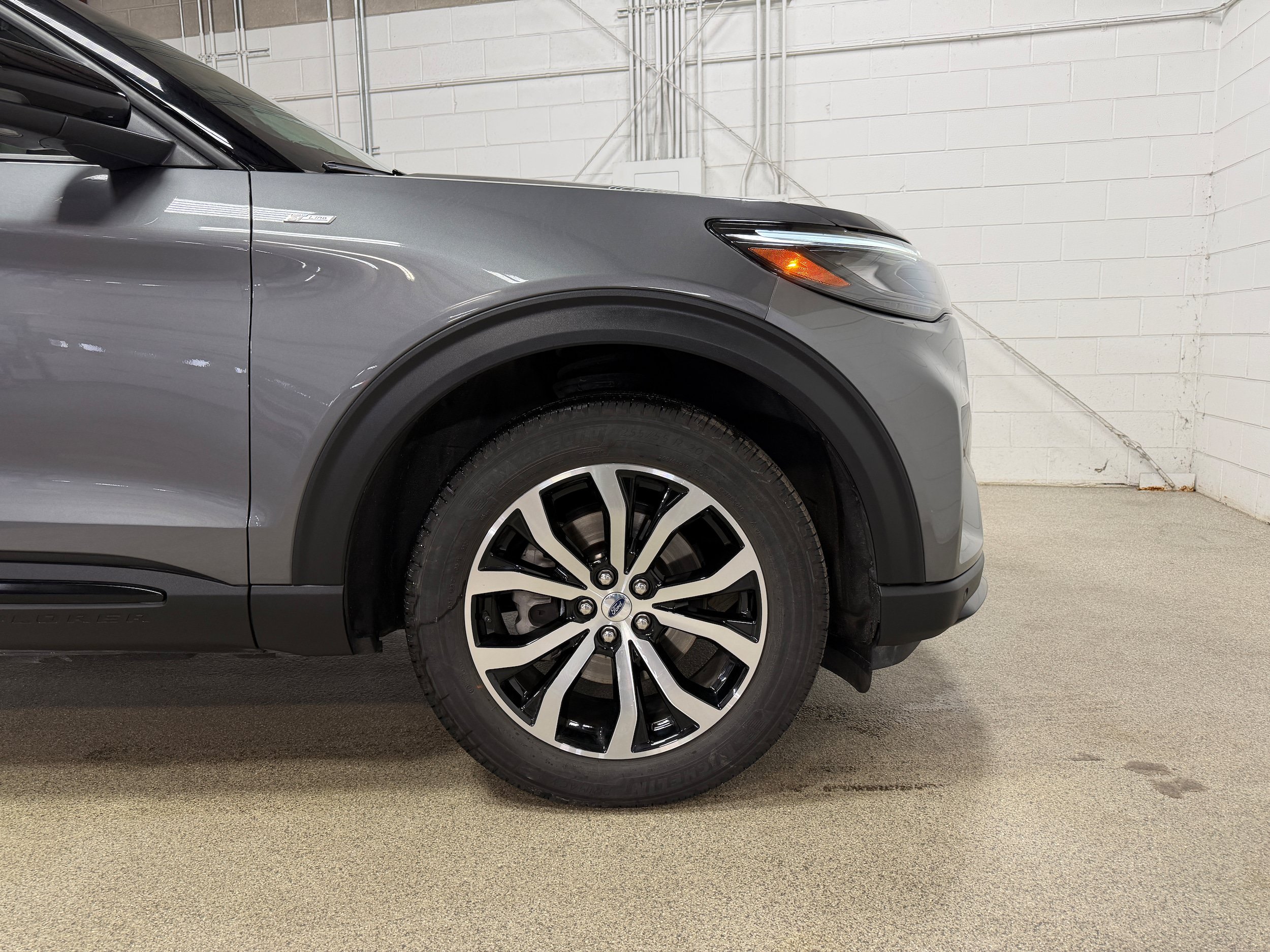 Certified 2025 Ford Explorer ST-Line AWD/4WD image 25