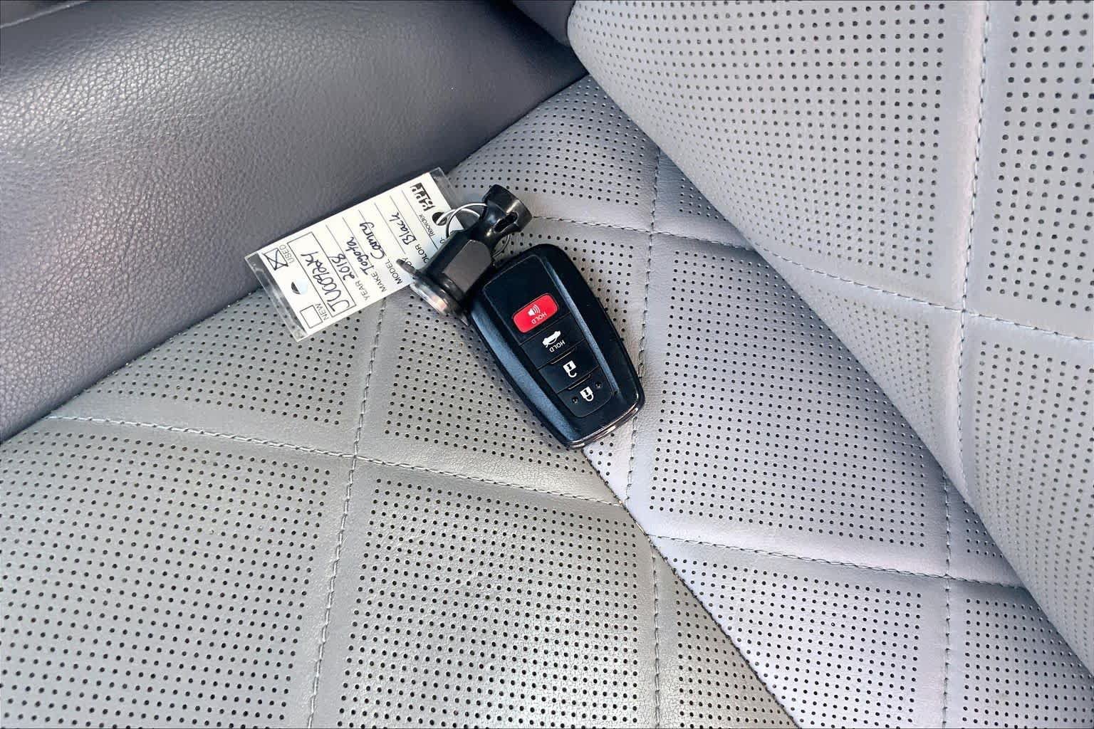 Used 2018 Toyota Camry XLE FWD image 15