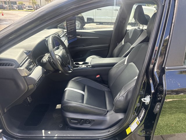 Used 2025 Toyota Camry SE FWD image 14