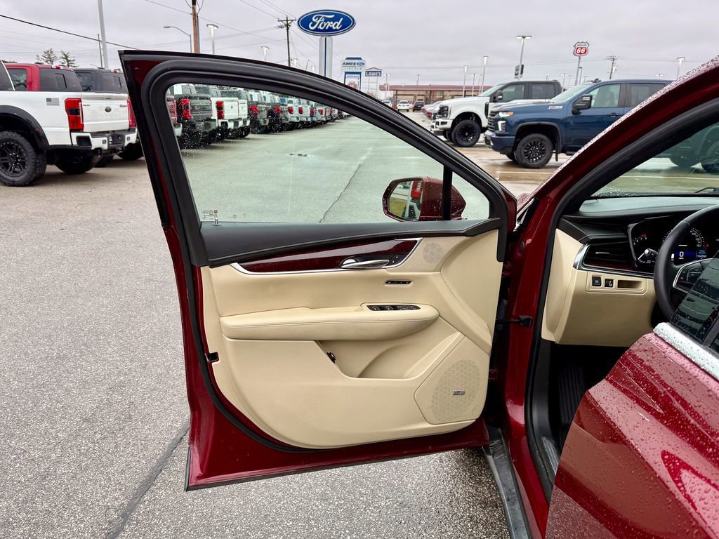 Used 2017 Cadillac XT5 Premium Luxury image 13