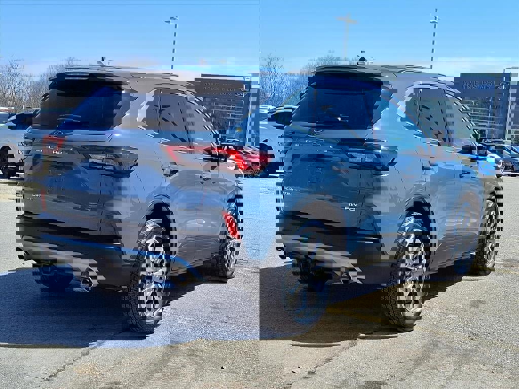 Certified 2023 Ford Escape Platinum w/ Class II Trailer Tow Package image 5