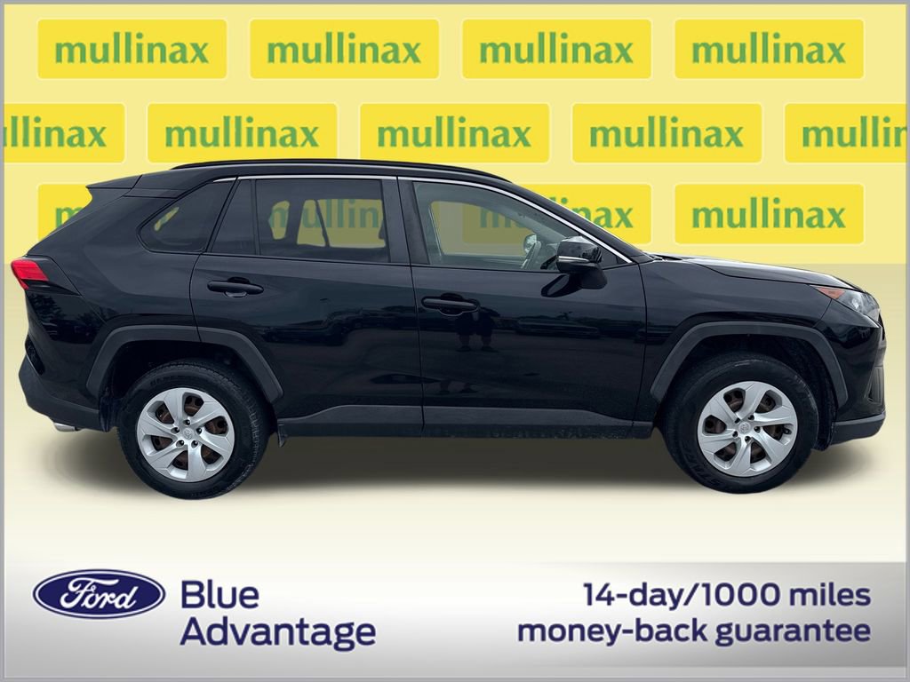 Used 2020 Toyota RAV4 LE image 2