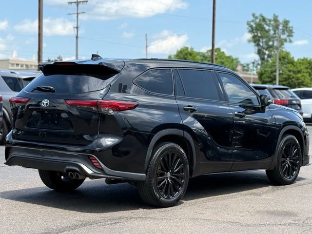 Used 2022 Toyota Highlander XSE image 11