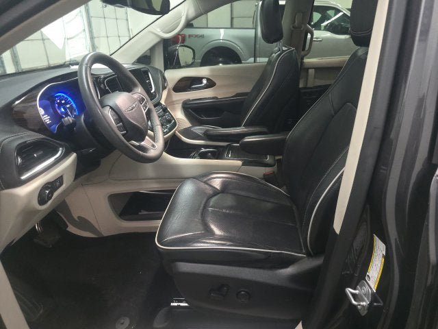 Used 2022 Chrysler Pacifica Limited FWD image 13