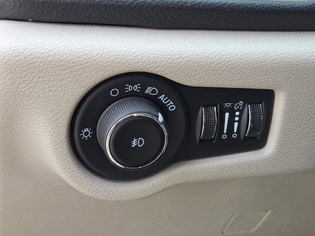 Used 2023 Chrysler Pacifica Touring-L FWD image 25