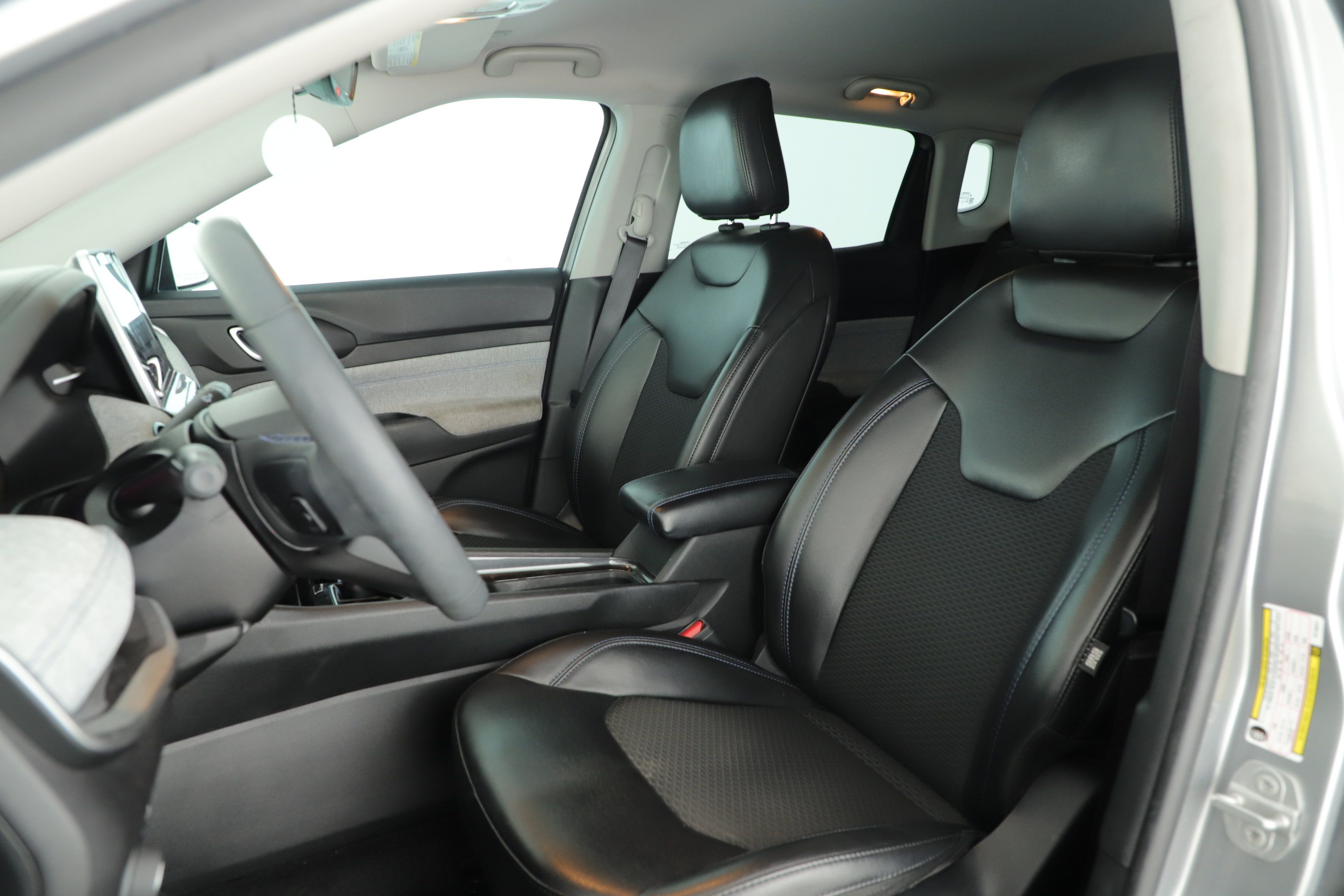 Used 2022 Jeep Compass Latitude FWD image 10
