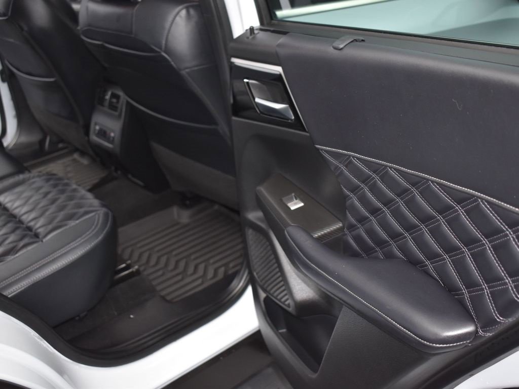 Used 2023 Mitsubishi Outlander SEL image 12