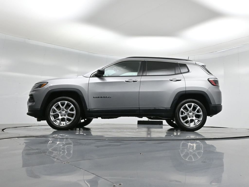 Used 2023 Jeep Compass Latitude image 21