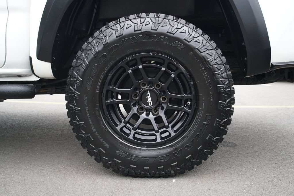 Used 2021 Toyota Tacoma TRD Off-Road AWD/4WD image 30