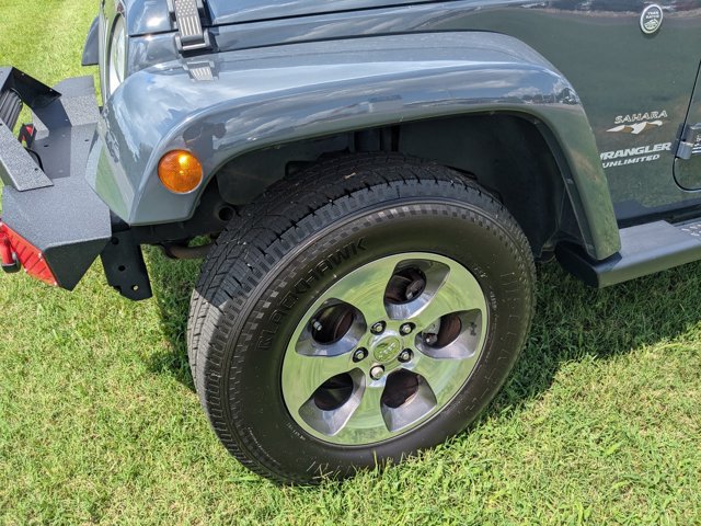 Used 2017 Jeep Wrangler Unlimited Sahara w/ Connectivity Group AWD/4WD image 5