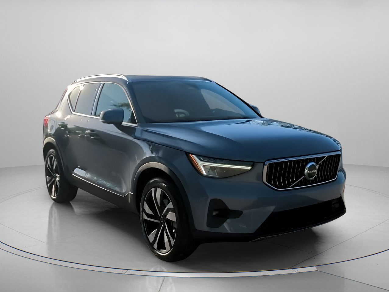 Used 2023 Volvo XC40 B5 Plus w/ Protection Package Premier image 33