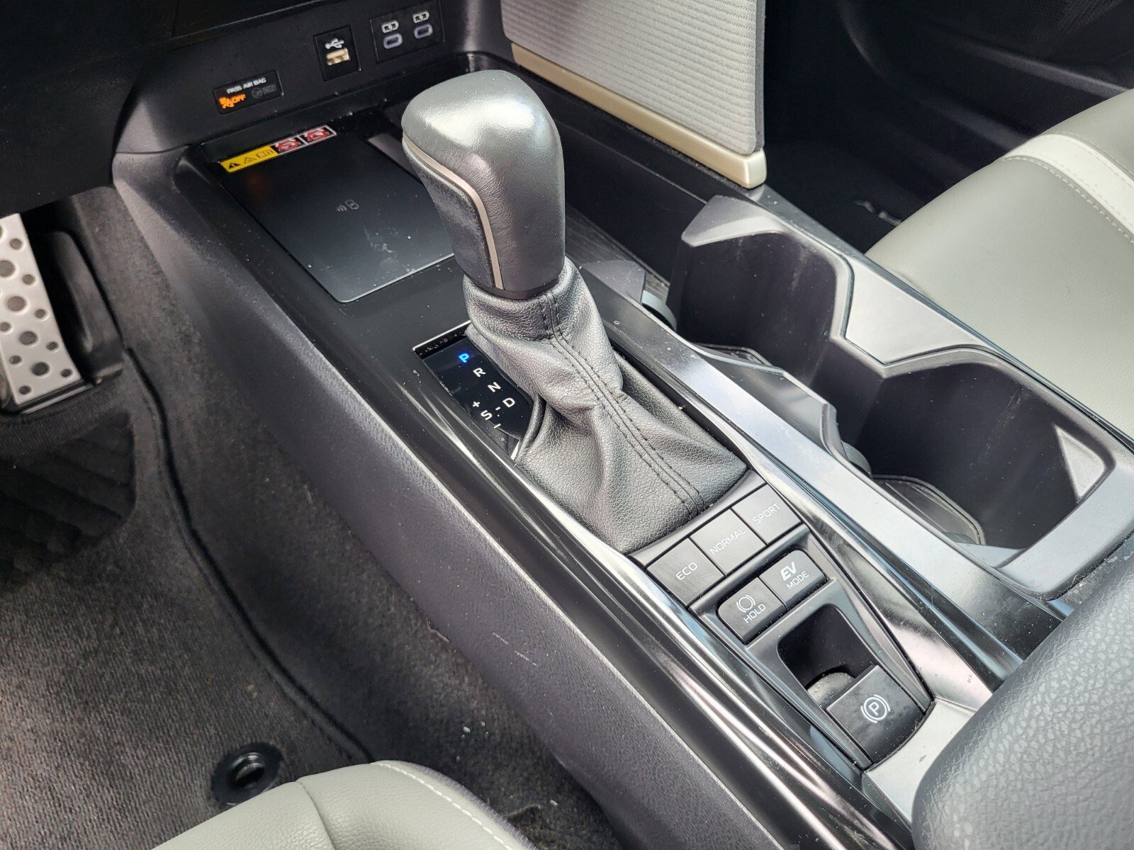 Used 2025 Toyota Camry SE FWD image 26
