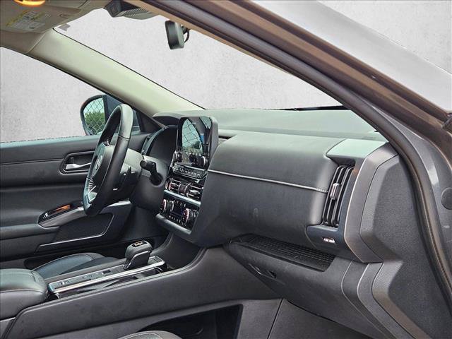 Used 2022 Nissan Pathfinder SL FWD image 20