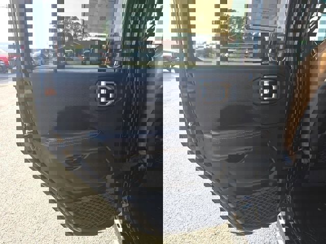 Used 2021 Jeep Wrangler Unlimited Rubicon w/ Dual Top Group AWD/4WD image 46